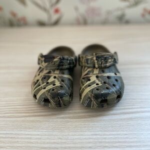 Kids Camouflage Crocs Size 5